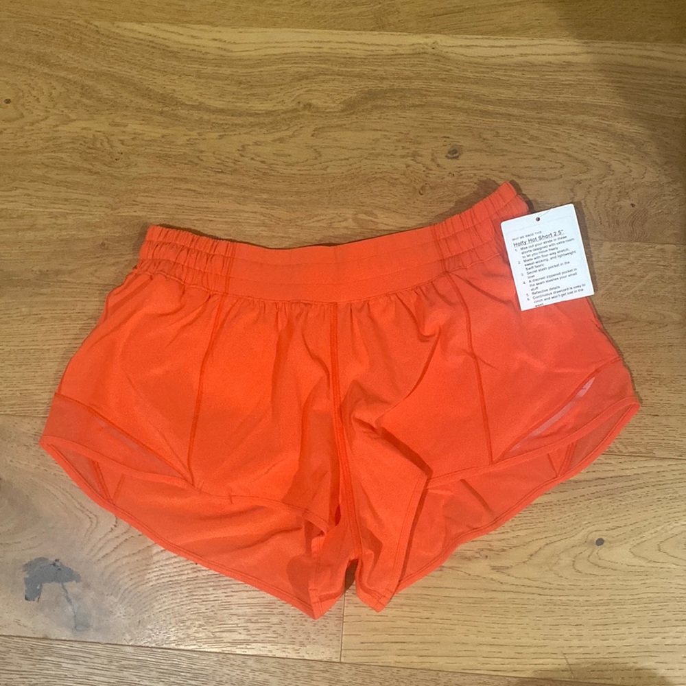 Lululemon Hotty Hot Short 2.5”